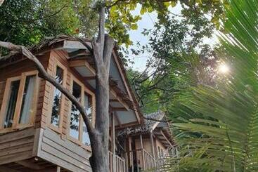 Отель Palm Beach Resort Koh Phayam