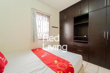 ホテル Redliving Apartemen Mediterania Palace Meditrans Property Tower B