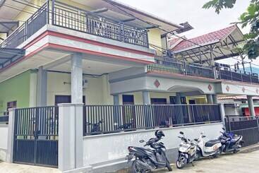 ホテル Spot On 92037 Jokotole 2 Homestay