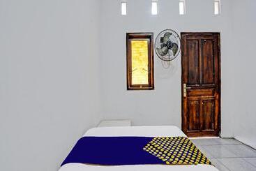 فندق Spot On 92086 Fun Guesthouse