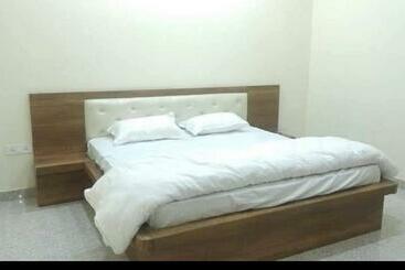 ペンション Anant Royal