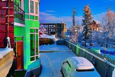 بنسيون Everest Guest House