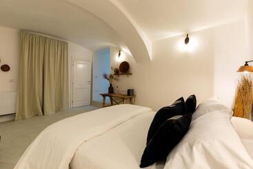 Bed and Breakfast Crobi Museum And Suites