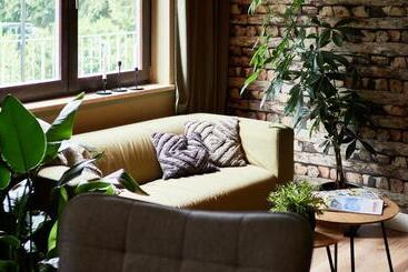 민박 Jeff S   Rooms With A Mountain View