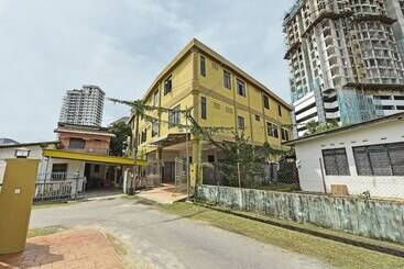 בית מלון כפרי Oyo 90706 Empire Inn 2