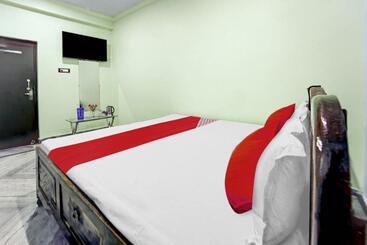 בית מלון כפרי Oyo Flagship 80601 Laxmi Marriage Hall Guest House And Restaurant