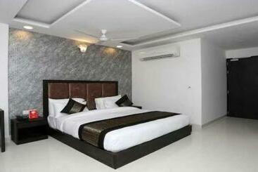 Отель Qubic Stay By Igi Airport