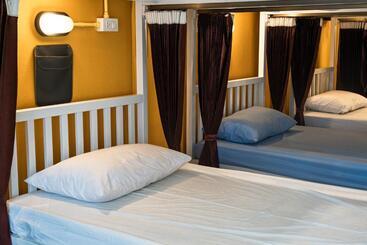 Krabi Freedom Hostel And Bar