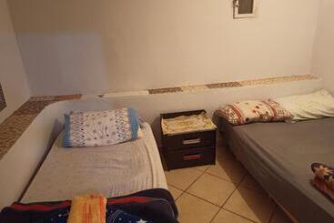 پانسیون Booking And Hosting Medina