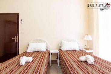 پانسیون Mary S Guest House