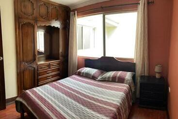 هاستل Alojamientos Hostal Rest House