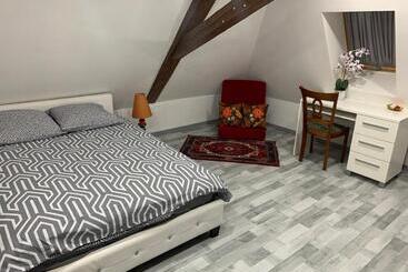 住宿加早餐  Chambre Rustique Avec Double Lit Et Sa Salle De Bain Privée