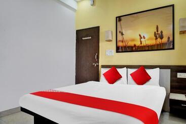 هتل Flagship Satnam Inn Near Sant Tukaram Nagar Metro Station