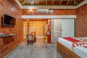 هتل Nathan Resort With Swimming Pool