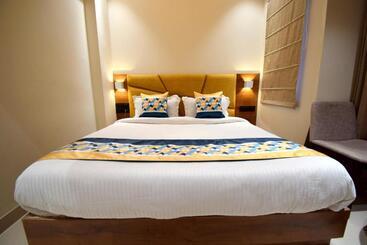 The Sky Imperial Hotel Sugam   10 Meters From Shrinathji Temple