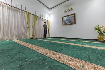 Urbanview Hotel Khayrizsan Tasikmalaya By Reddoorz