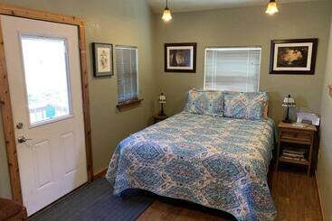 膳宿费 Bandera Stronghold  Red Cloud Cabin