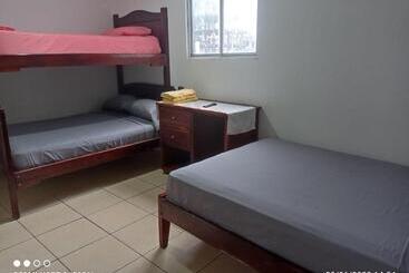 پانسیون Hostal Samary