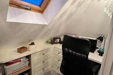 膳宿费 Modern Double Room With Fire Tv