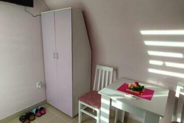 پانسیون Yellow Story