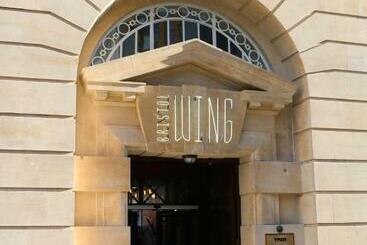 هاستل The Bristol Wing