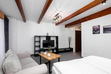 민박 Villa Taternik By Golden Apartments