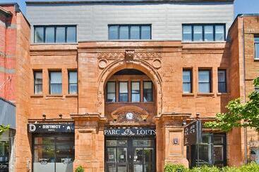 هتل کپسول Parc Avenue Hostel