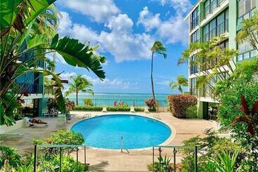 Отель Huge Kahala Beach 2bd And 2ba With Kitchen Car & Parking