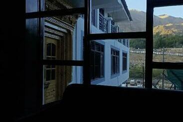 فندق Larsa