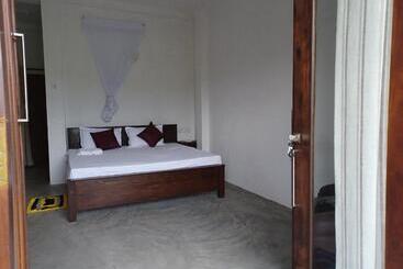 Отель Sparrow Villa Mirissa