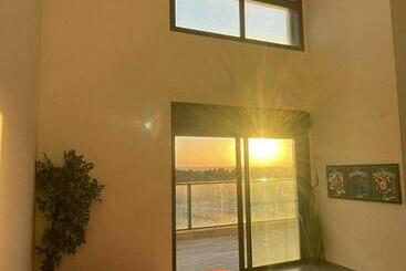 펜션 פנטהוז ונוף עוצר נשימה, שקט אפשרות בקומה העליונה לחדר משרד הפנטהוז מיועד לאורחים