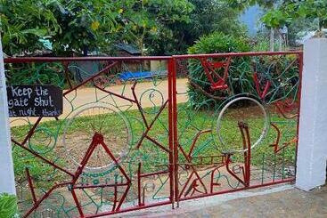 הוסטל Cafe Sabang Guest House