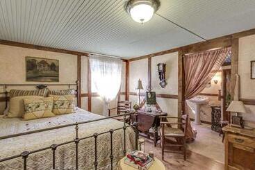 住宿加早餐  Last Outpost   Sophie S Cottage