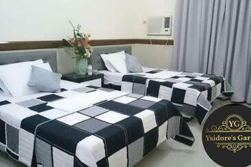 Bed and Breakfast Ysidore S Garden