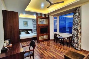 Queen Himya Resort By Dls Hotels