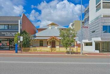 فندق صغير Emu Backpackers Perth   Note   Valid Passport Required For Check In