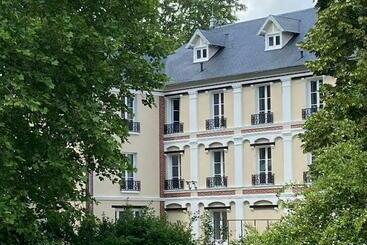 住宿加早餐  L’orée Du Bois Des Rois