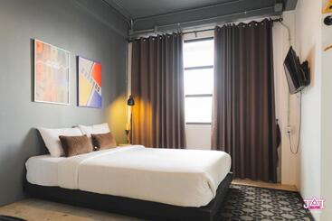 בית מלון כפרי Jai Bed And Cafe