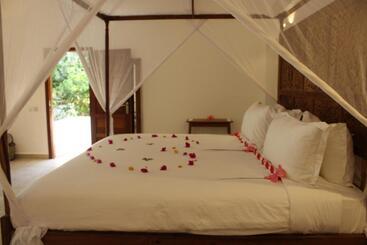 בית מלון כפרי Kivuli Beach Resort Paje