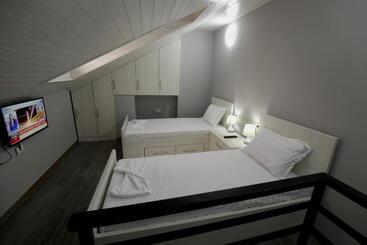 호스텔 Old Town Inn