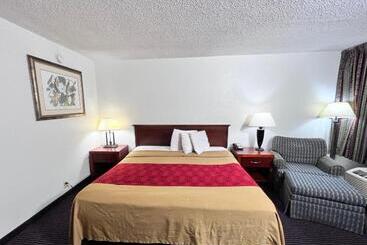 酒店 Heritage Inn And Suites