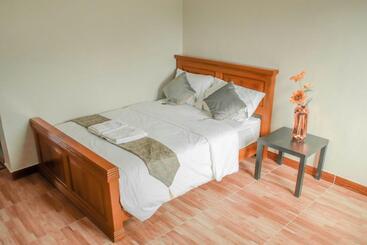 Jjs Hotel And Resort