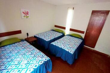 هتل Las Palmeras Hostal