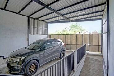 فندق Spot On 91947 Kost Barokah Syariah