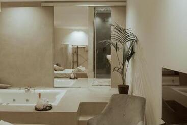 膳宿费 Four Luxury Suite