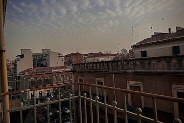 تختخواب و صبحانه Tra L Etna E Il Mare Via Oberdan