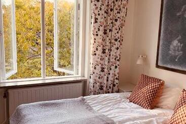 Отель Gåsen Out B&b