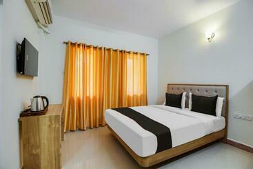 בית מלון כפרי Oyo Flagship 70310 Declassio By Goas Pearl