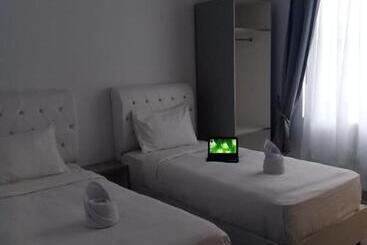 住宿加早餐  Capital O 94412 Zudo