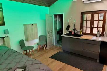 アパートホテル Chalet Du Gite Du Château